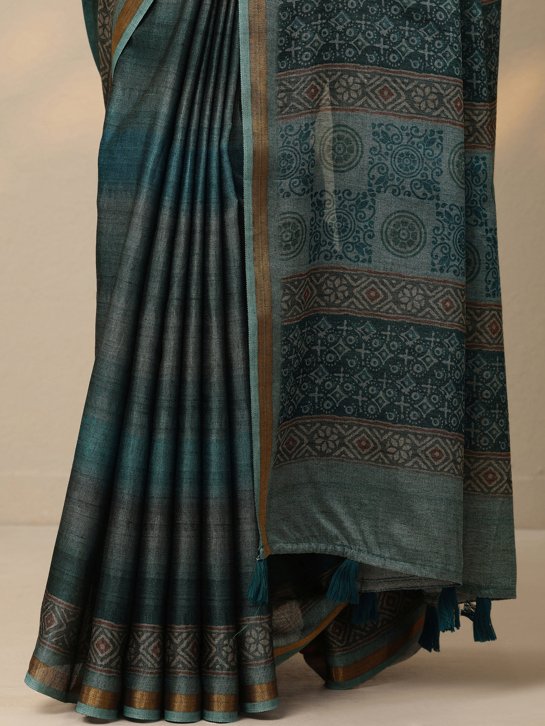 Teal Printed Silk Blend Saree With Unstitched Blouse Piece
