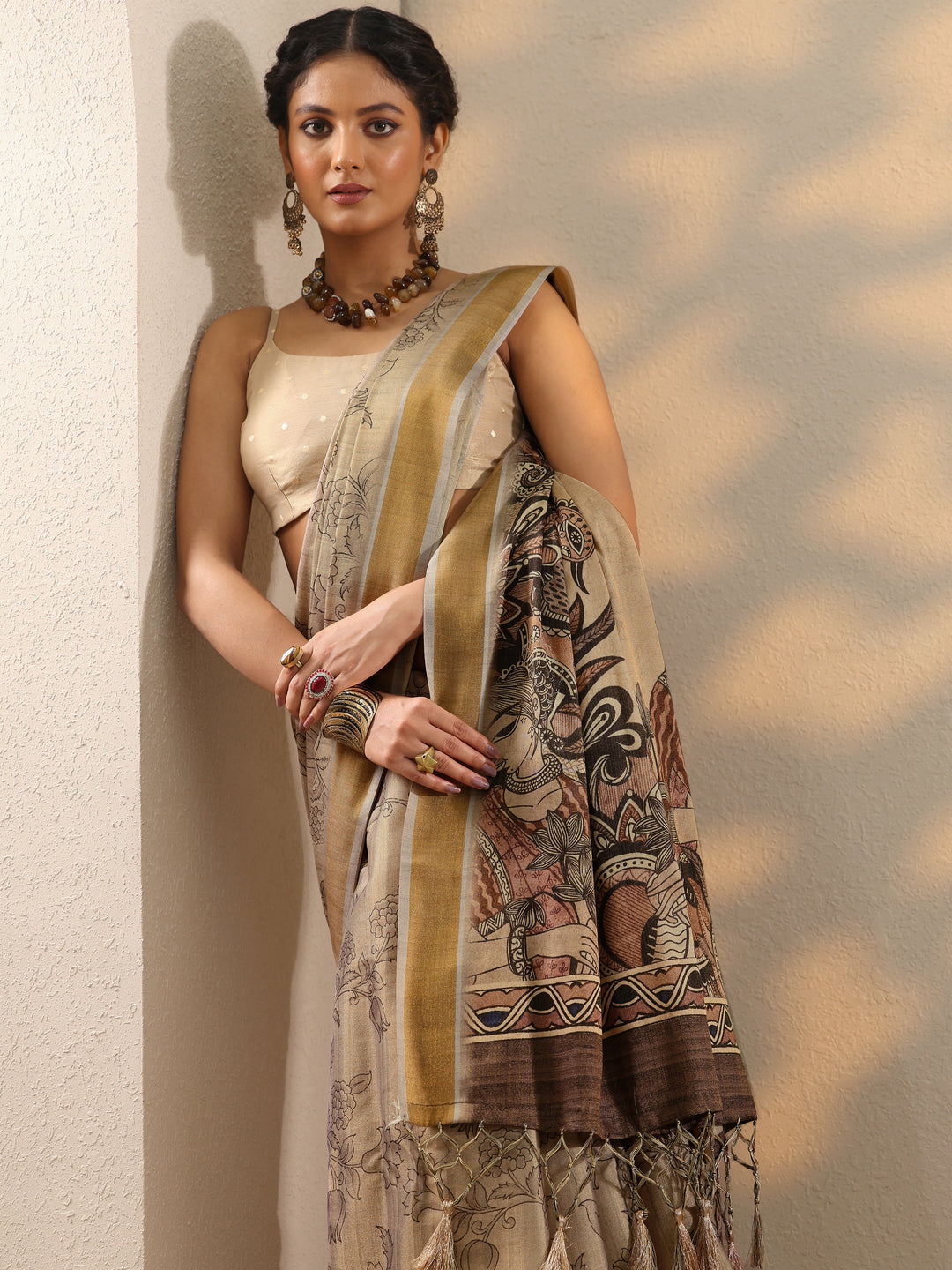 Beige Printed Silk Blend Saree With Unstitched Blouse Piece