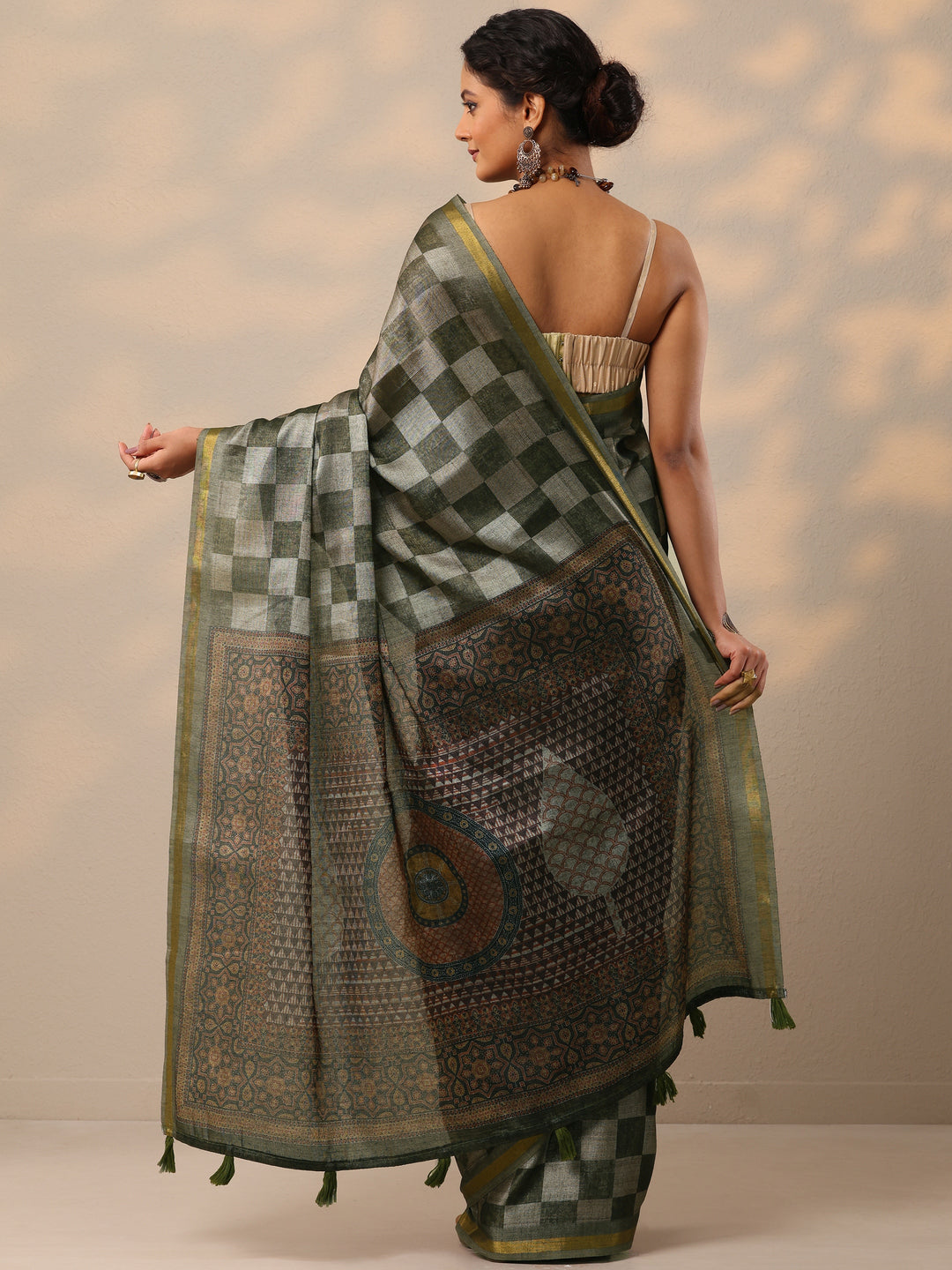 Green Printed Cotton Blend Saree With Unstitched Blouse Piece