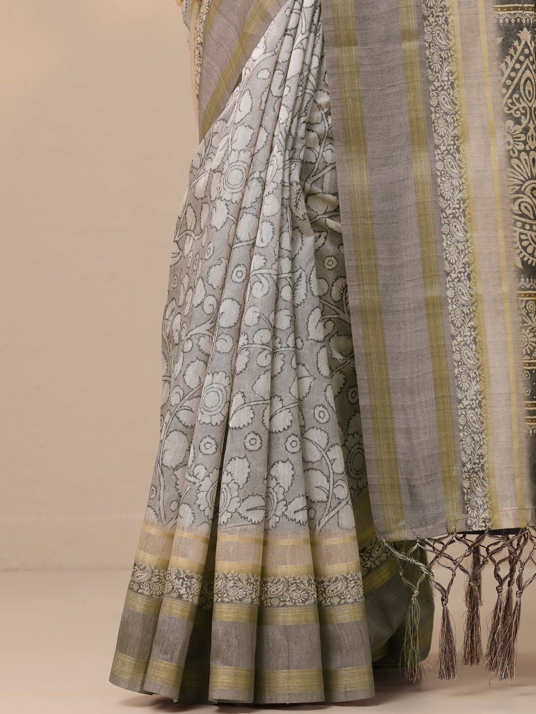 Grey Printed Silk Blend Sarees With Unstitched Blouse Piece