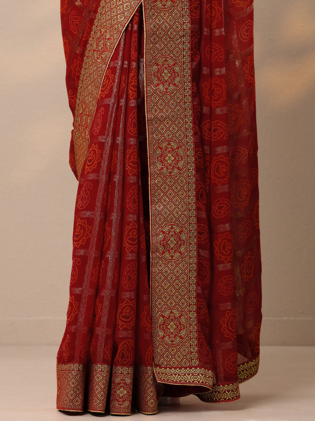 Red Bandhani Printed Georgette Saree With Unstitched Blouse Piece