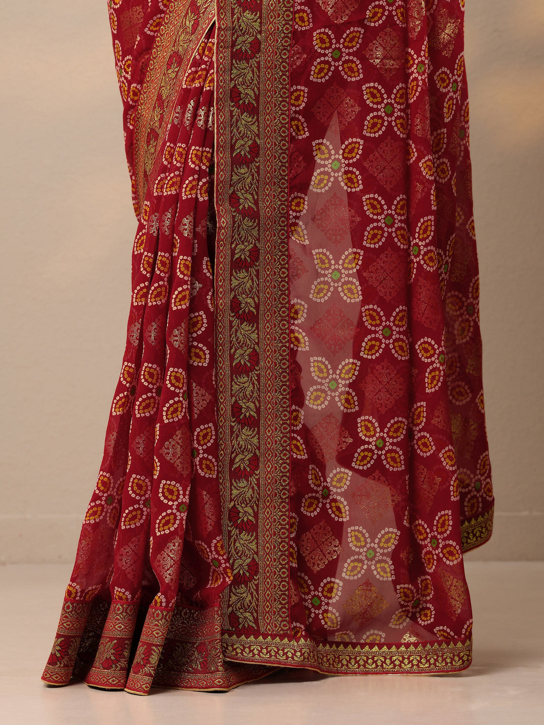 Maroon Bandhani Printed Georgette Saree With Unstitched Blouse Piece