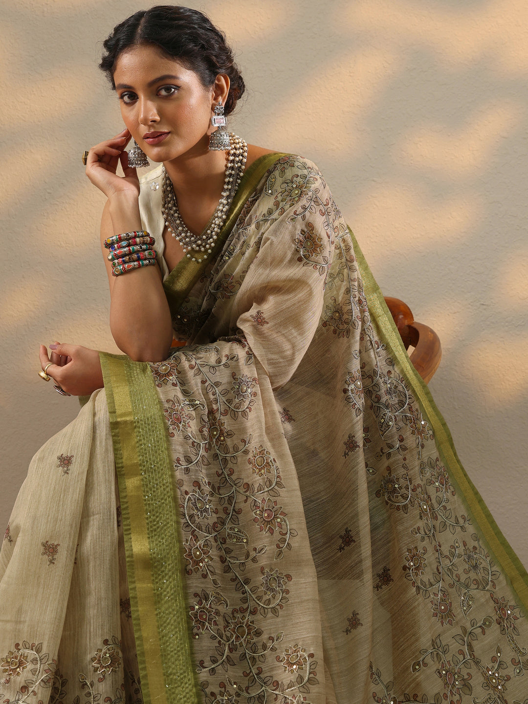Beige Printed Cotton Blend Saree With Unstitched Blouse Piece