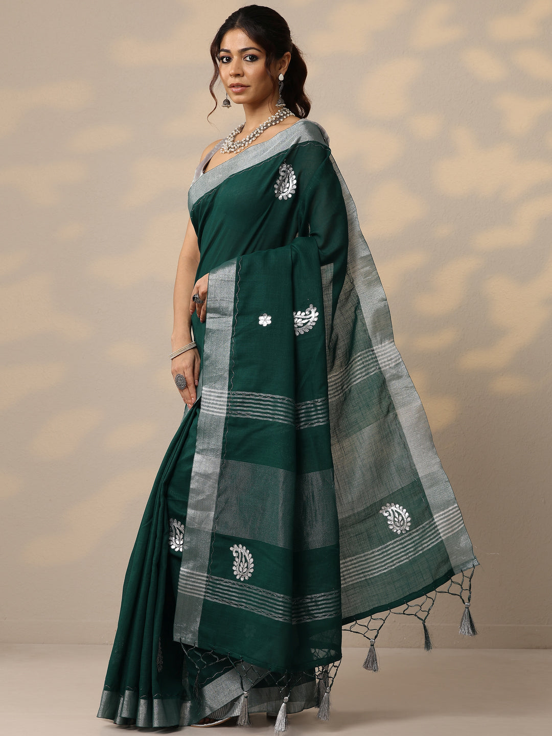 Green Embroidered Cotton Blend Sarees With Unstitched Blouse Piece