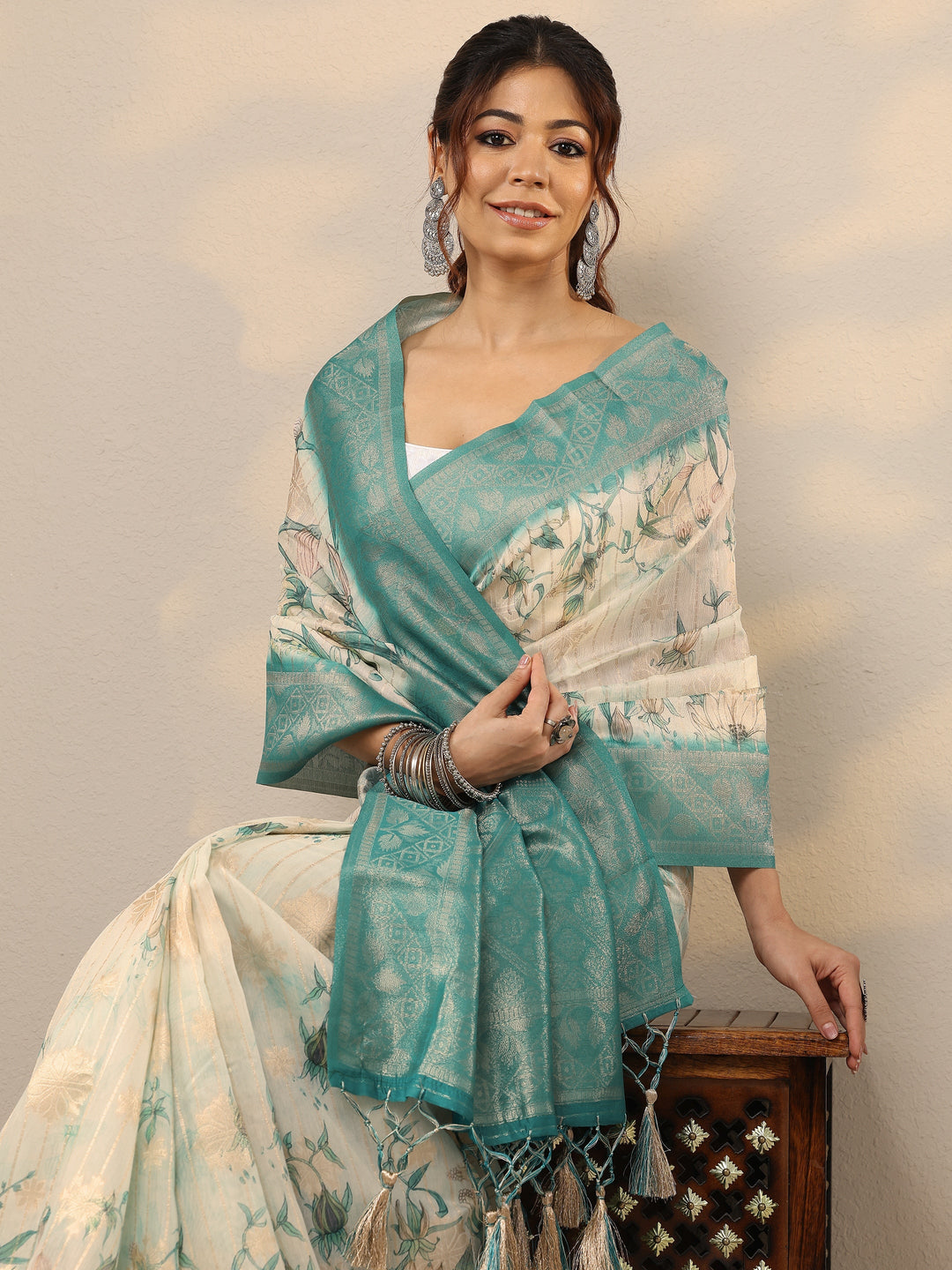 Green Printed Cotton Blend Sarees With Unstitched Blouse Piece