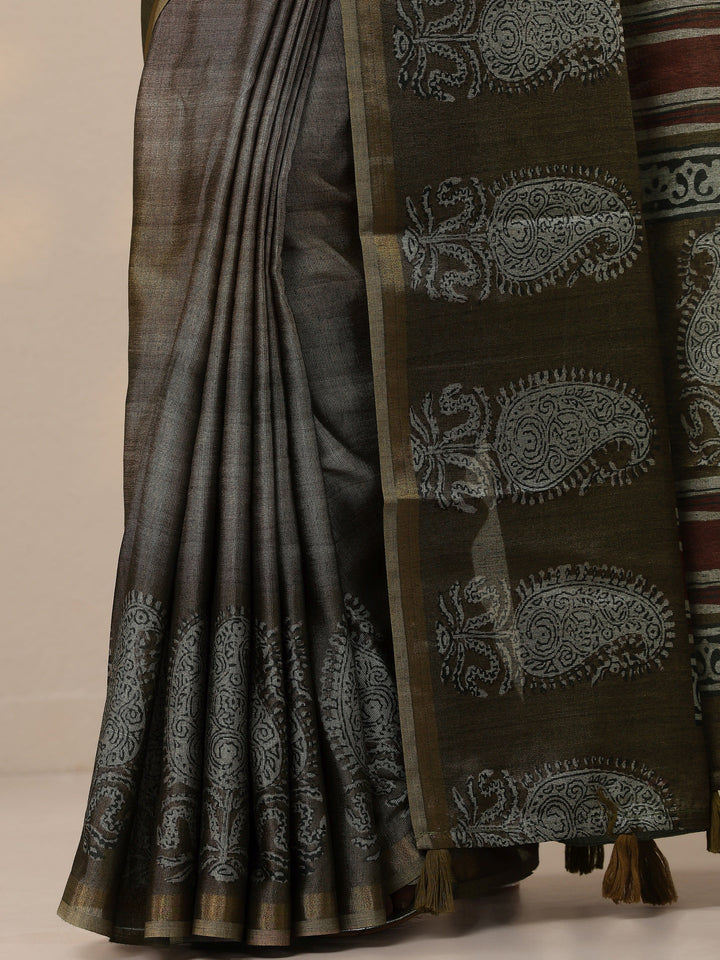 Olive Printed Cotton Blend Sarees With Unstitched Blouse Piece