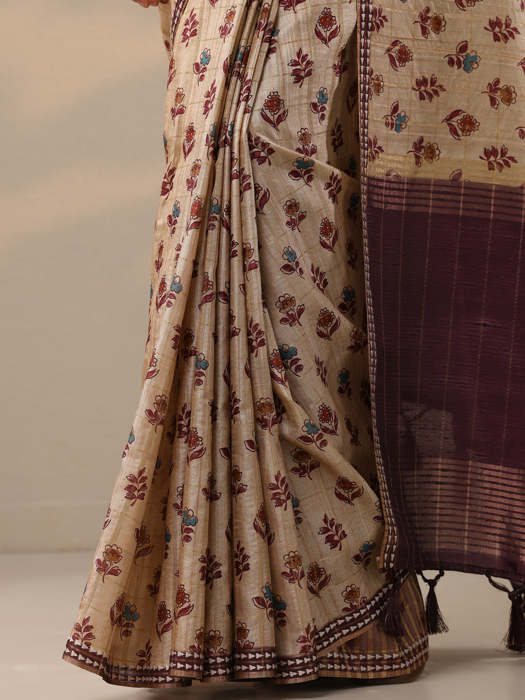 Beige Printed Silk Blend Saree With Unstitched Blouse Piece