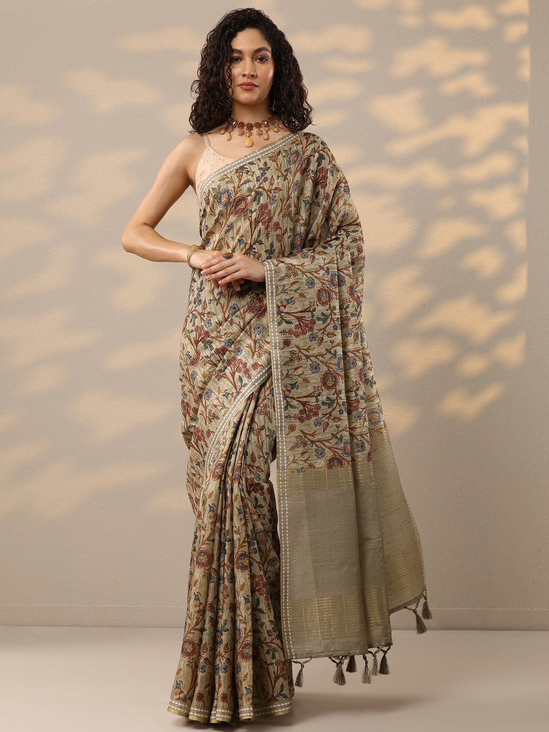 Beige Printed Silk Blend Saree With Unstitched Blouse Piece