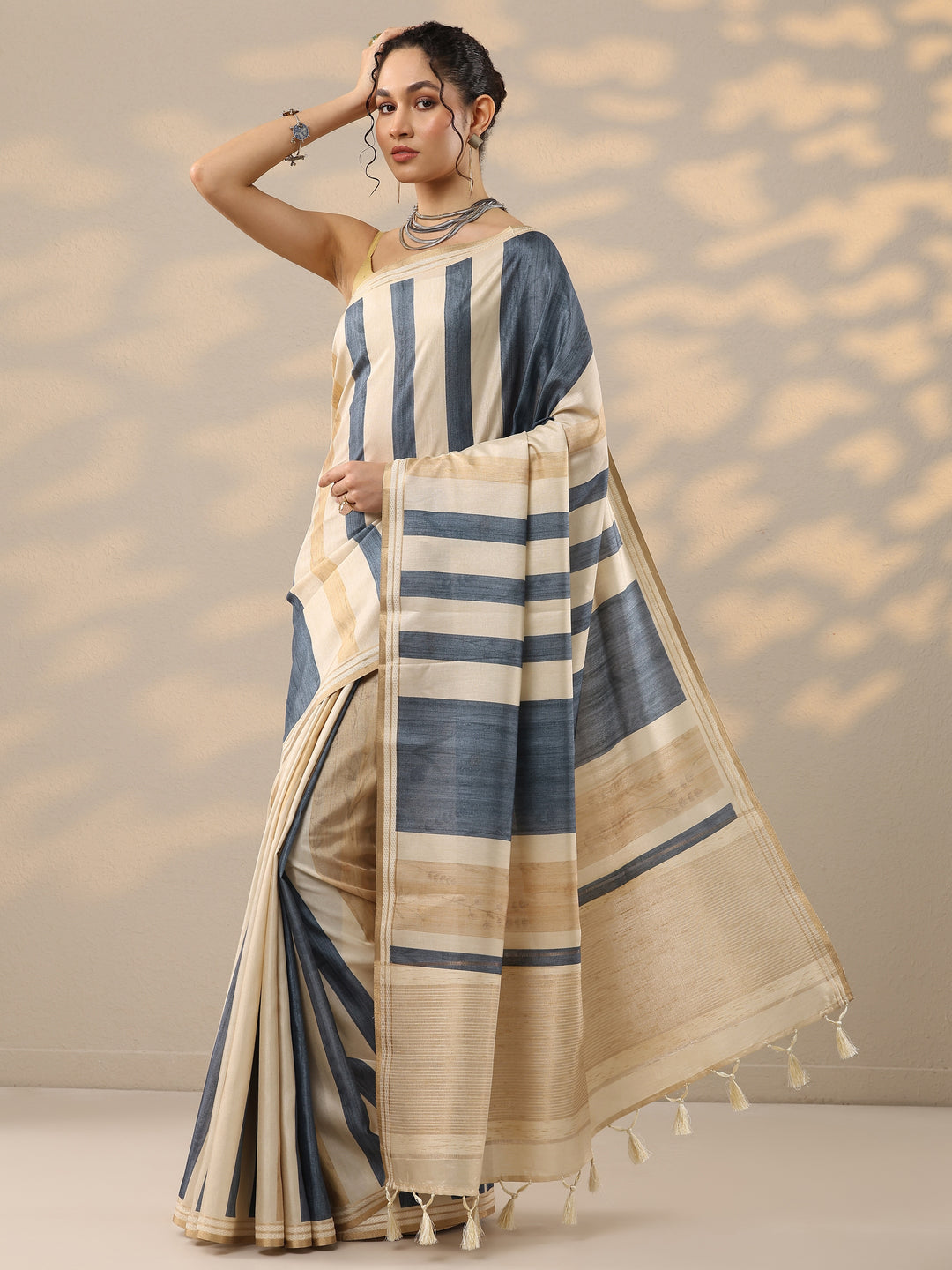 Beige Printed Silk Blend Saree With Unstitched Blouse Piece