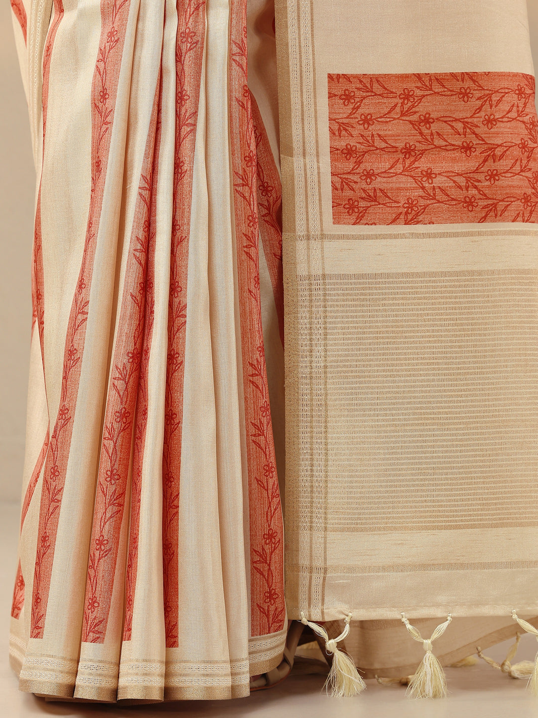 Beige Printed Silk Blend Saree With Unstitched Blouse Piece