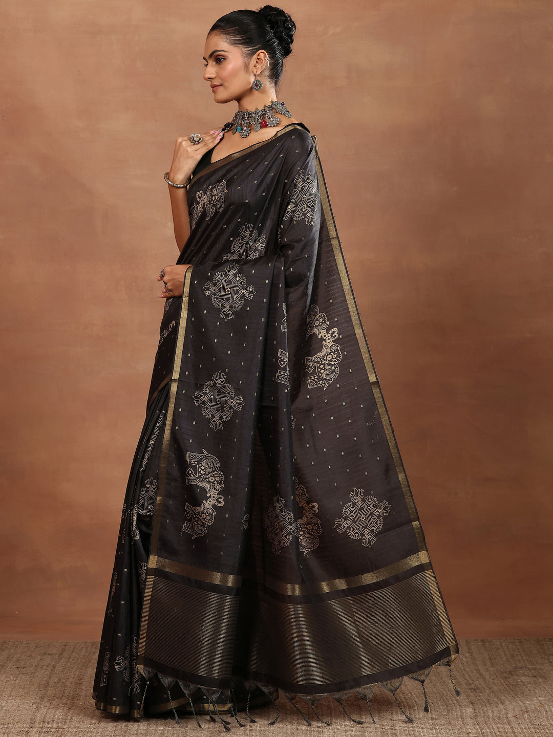 Grey Printed Silk Blend Sarees With Unstitched Blouse Piece