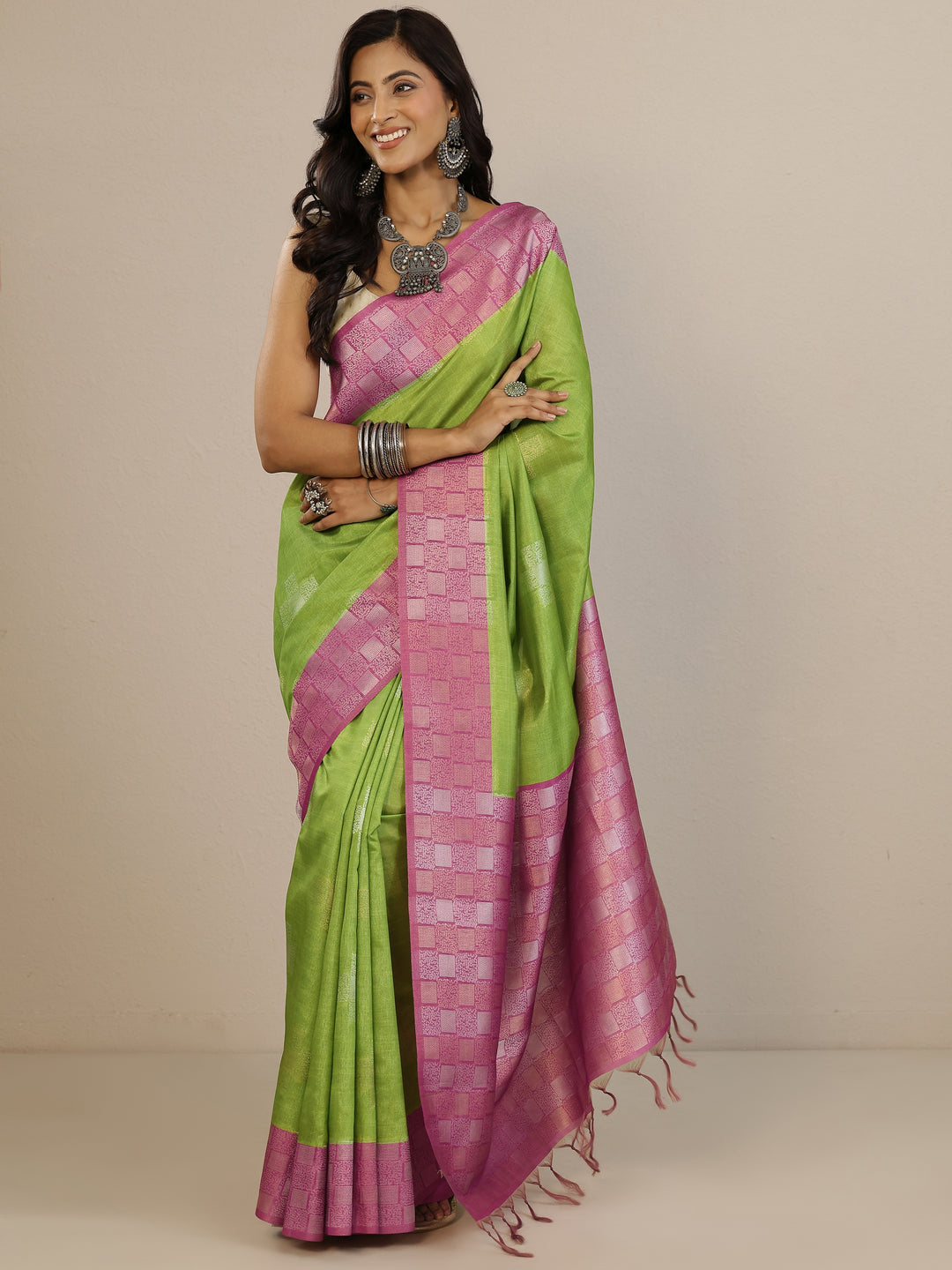 Green Woven Design Silk Blend Saree With Unstitched Blouse Piece