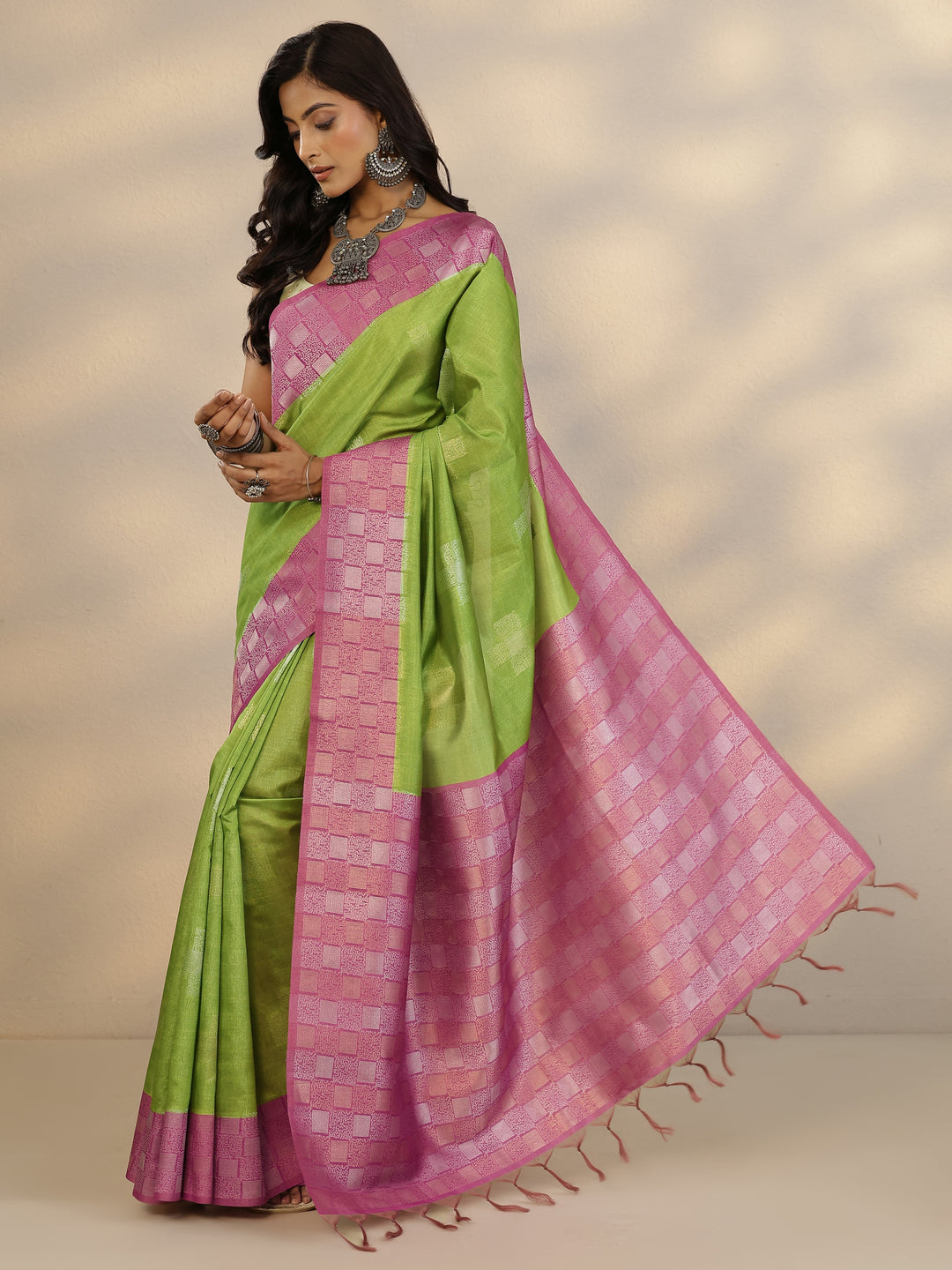 Green Woven Design Silk Blend Saree With Unstitched Blouse Piece