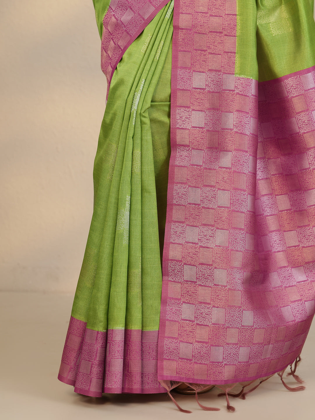 Green Woven Design Silk Blend Saree With Unstitched Blouse Piece