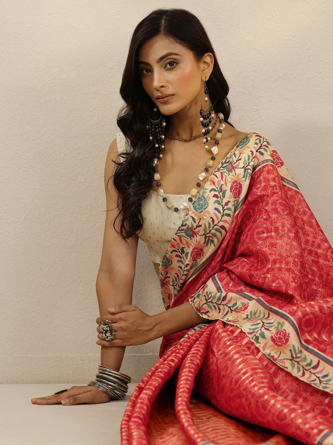 Red Woven Design Silk Blend Saree With Unstitched Blouse Piece