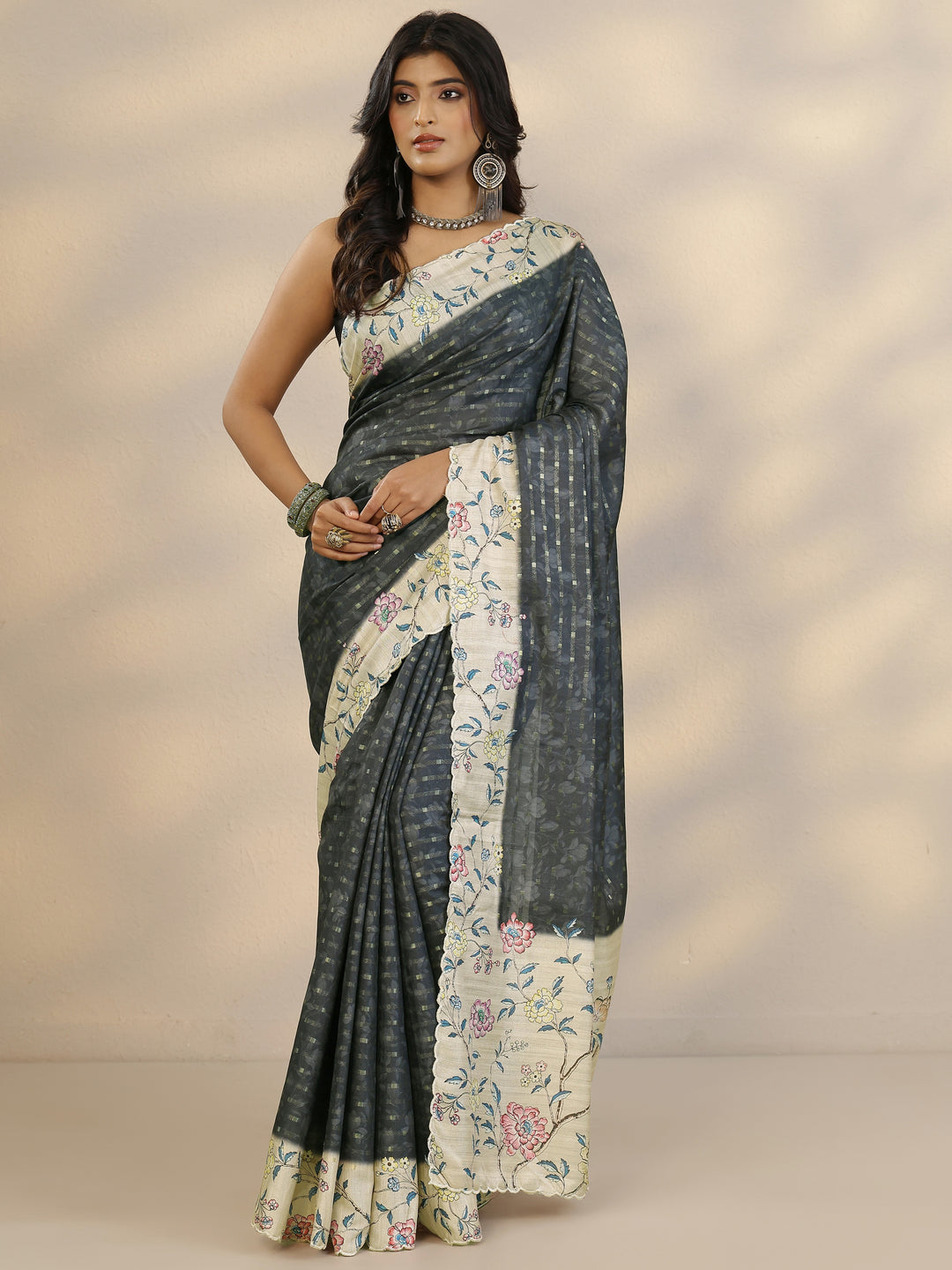 Black Woven Design Silk Blend Saree With Unstitched Blouse Piece