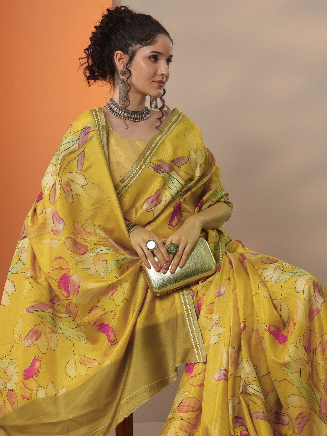 Mustard Printed Silk Blend Saree With Unstitched Blouse Piece