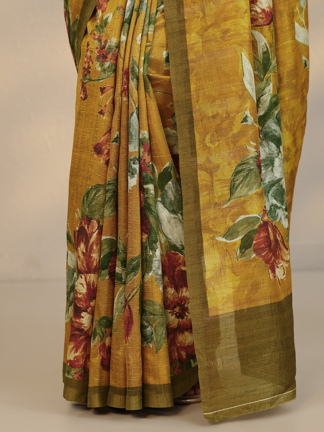 Mustard Printed Silk Blend Saree With Unstitched Blouse Piece