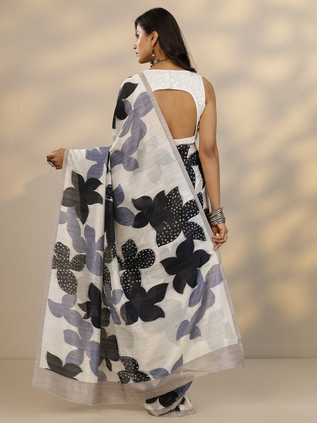 Grey Printed Silk Blend Saree With Unstitched Blouse Piece