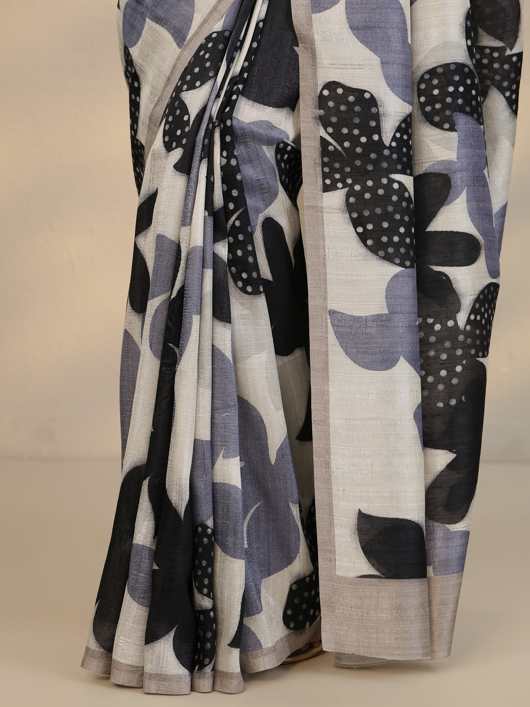 Grey Printed Silk Blend Saree With Unstitched Blouse Piece