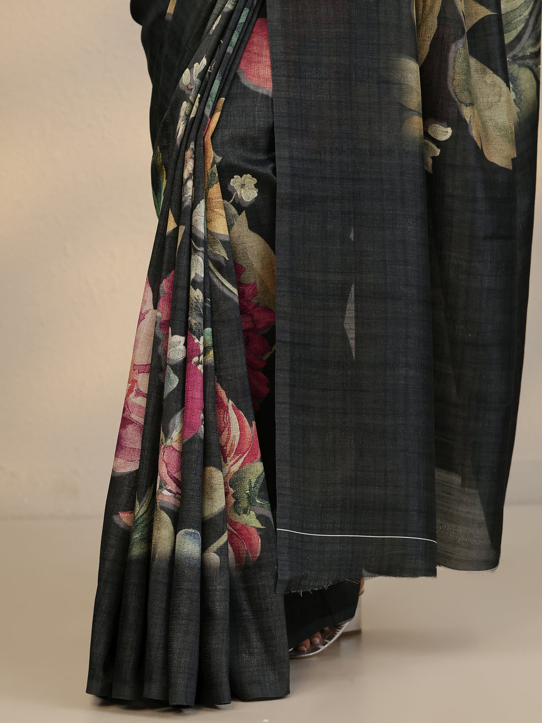 Black Printed Silk Blend Saree With Unstitched Blouse Piece