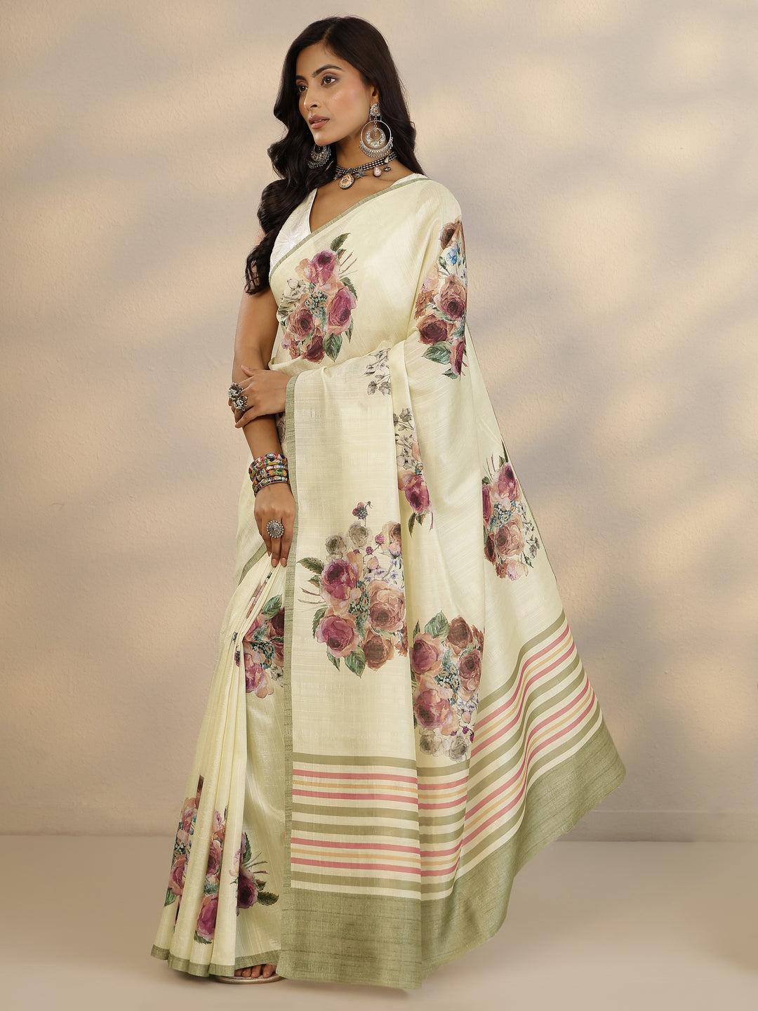 Cream Printed Silk Blend Saree With Unstitched Blouse Piece
