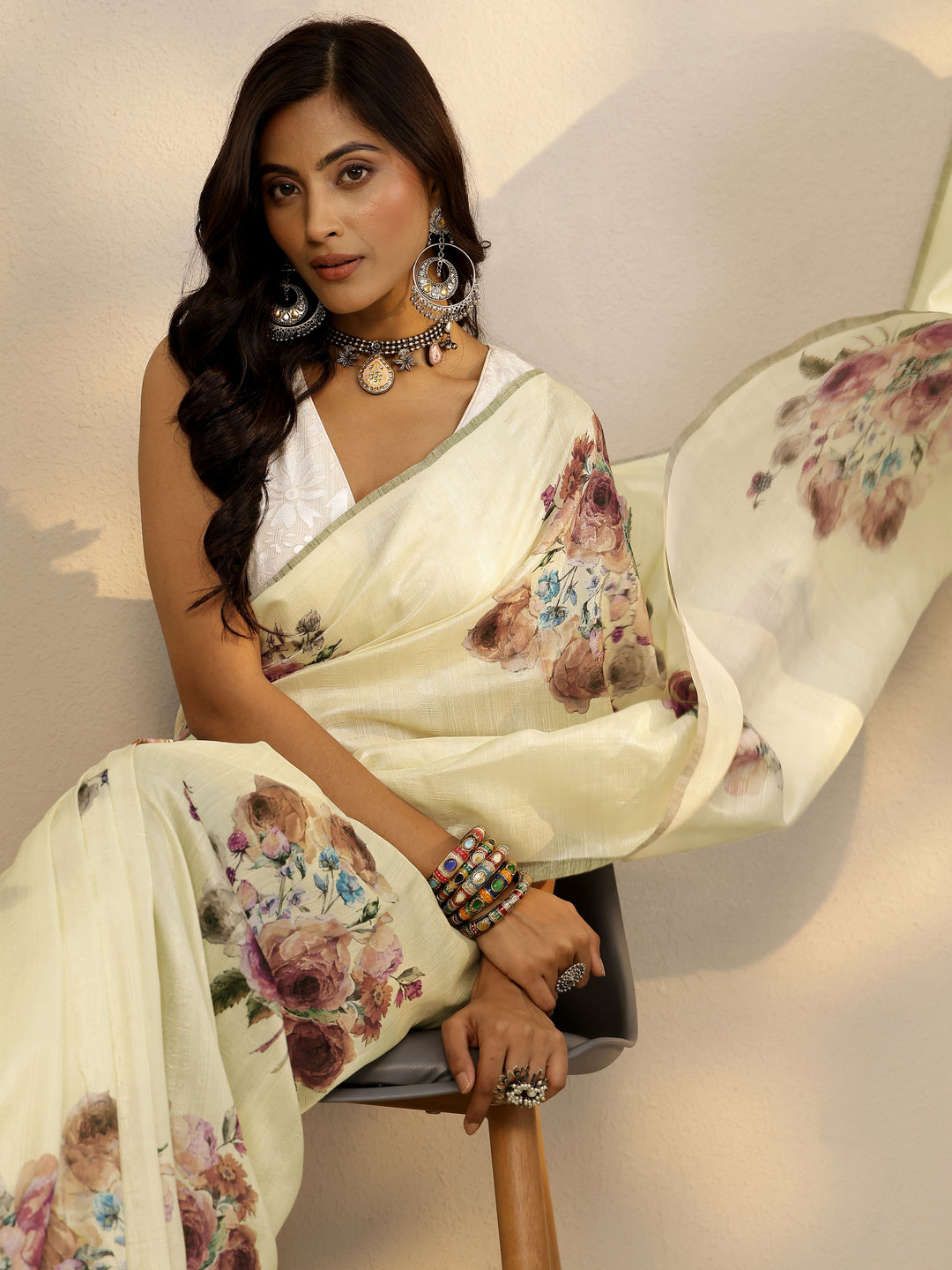 Cream Printed Silk Blend Saree With Unstitched Blouse Piece