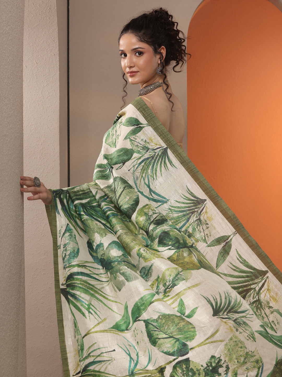 Beige Printed Silk Blend Saree With Unstitched Blouse Piece