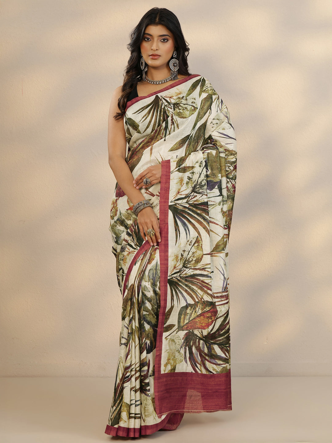 Beige Printed Silk Blend Saree With Unstitched Blouse Piece