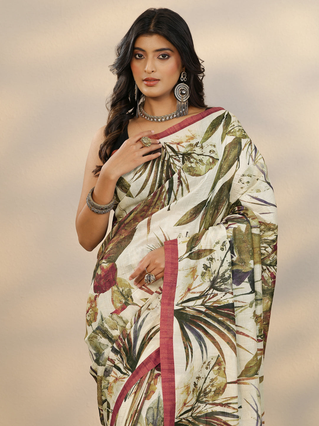 Beige Printed Silk Blend Saree With Unstitched Blouse Piece