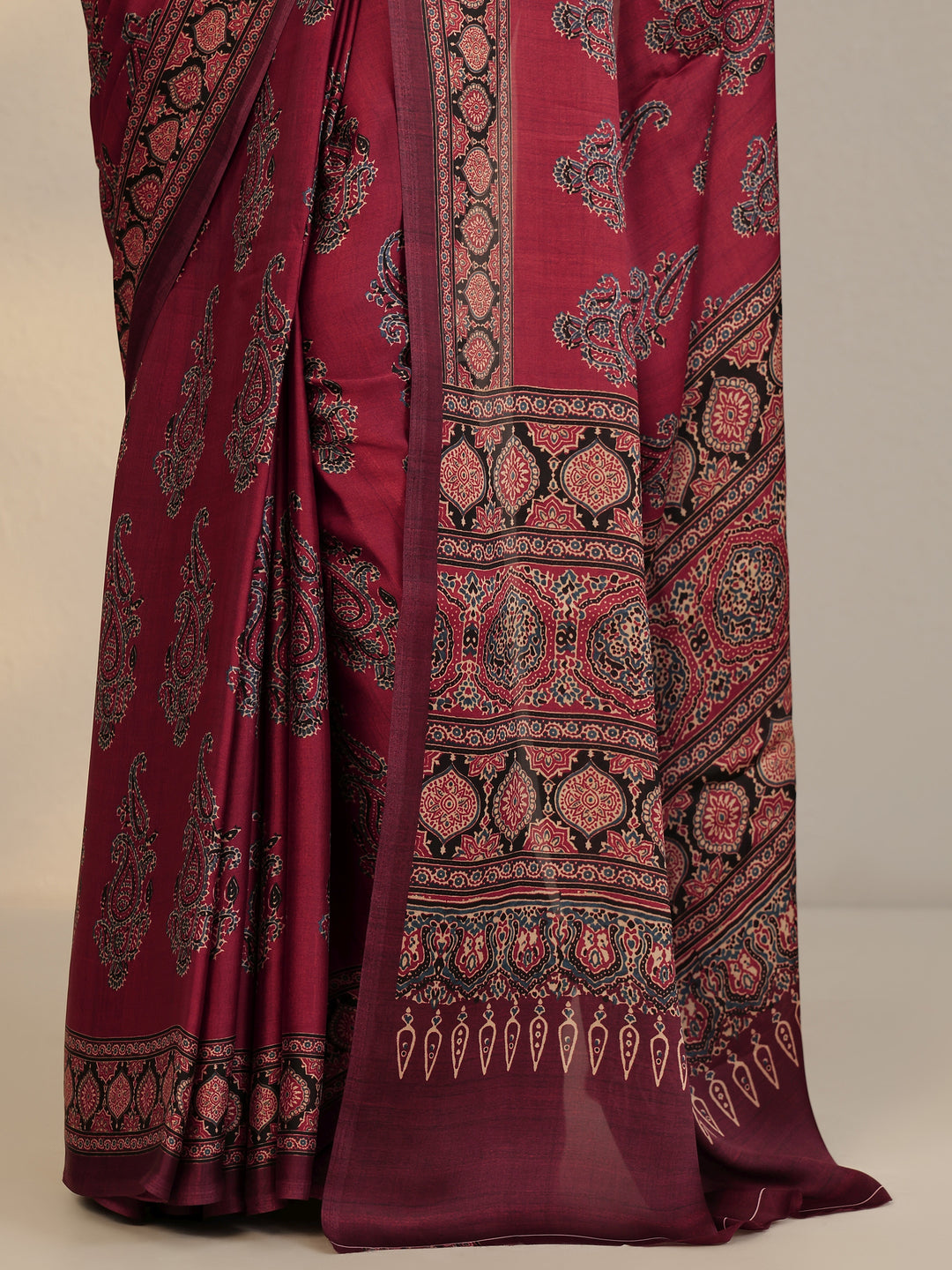 Red Printed Satin Saree With Unstitched Blouse Piece