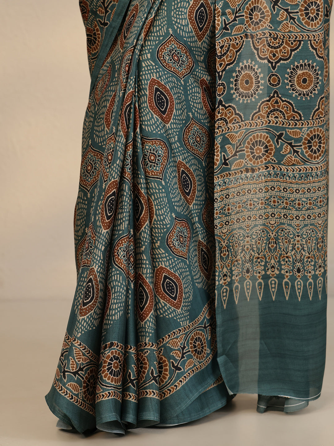Green Printed Satin Saree With Unstitched Blouse Piece