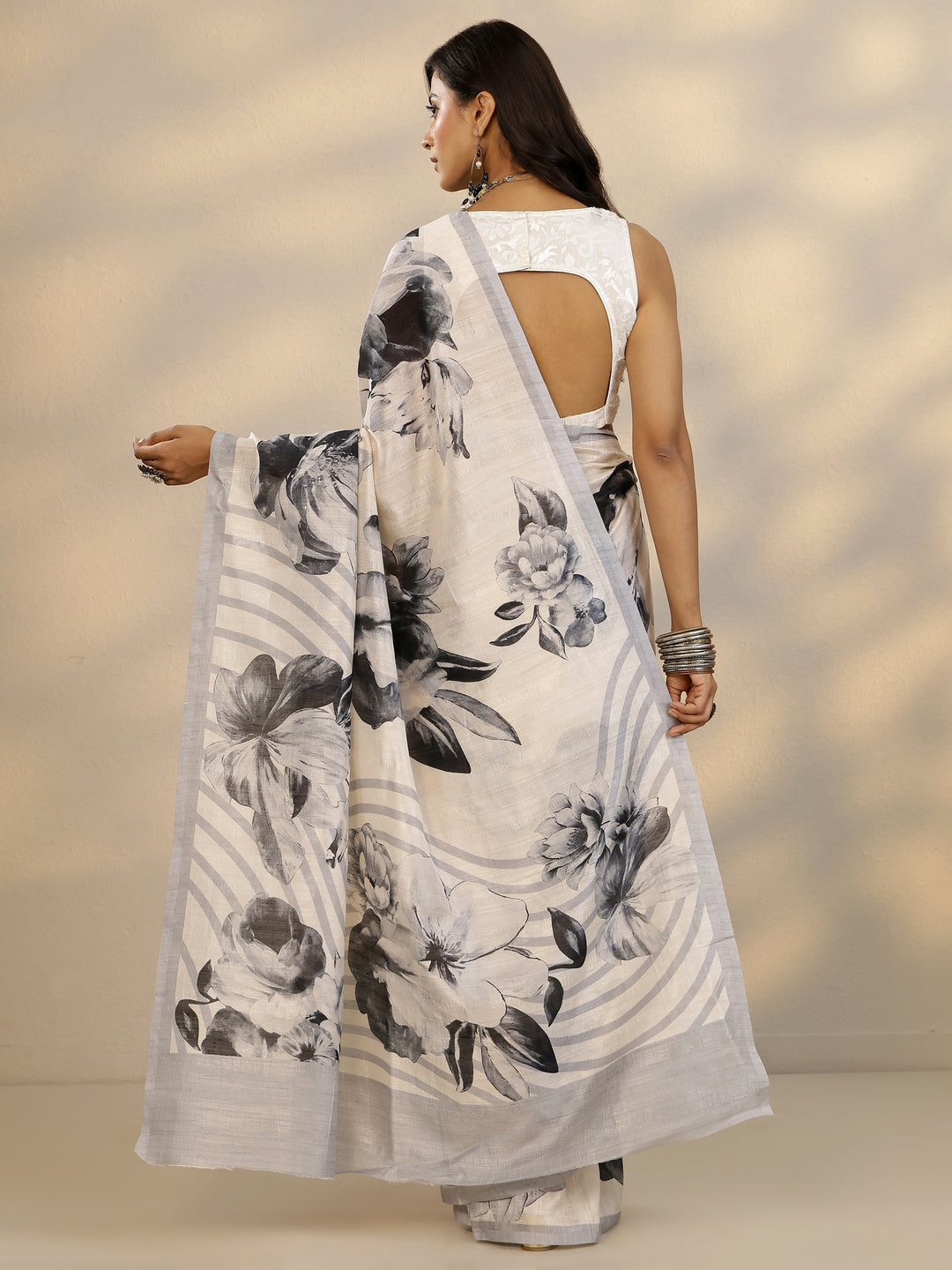 Cream Printed Silk Blend Saree With Unstitched Blouse Piece