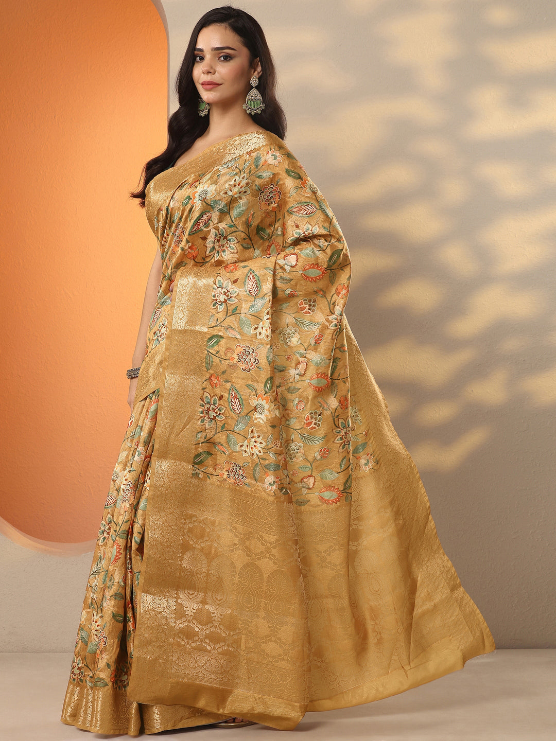 Mustard Printed Silk Blend Saree With Unstitched Blouse Piece