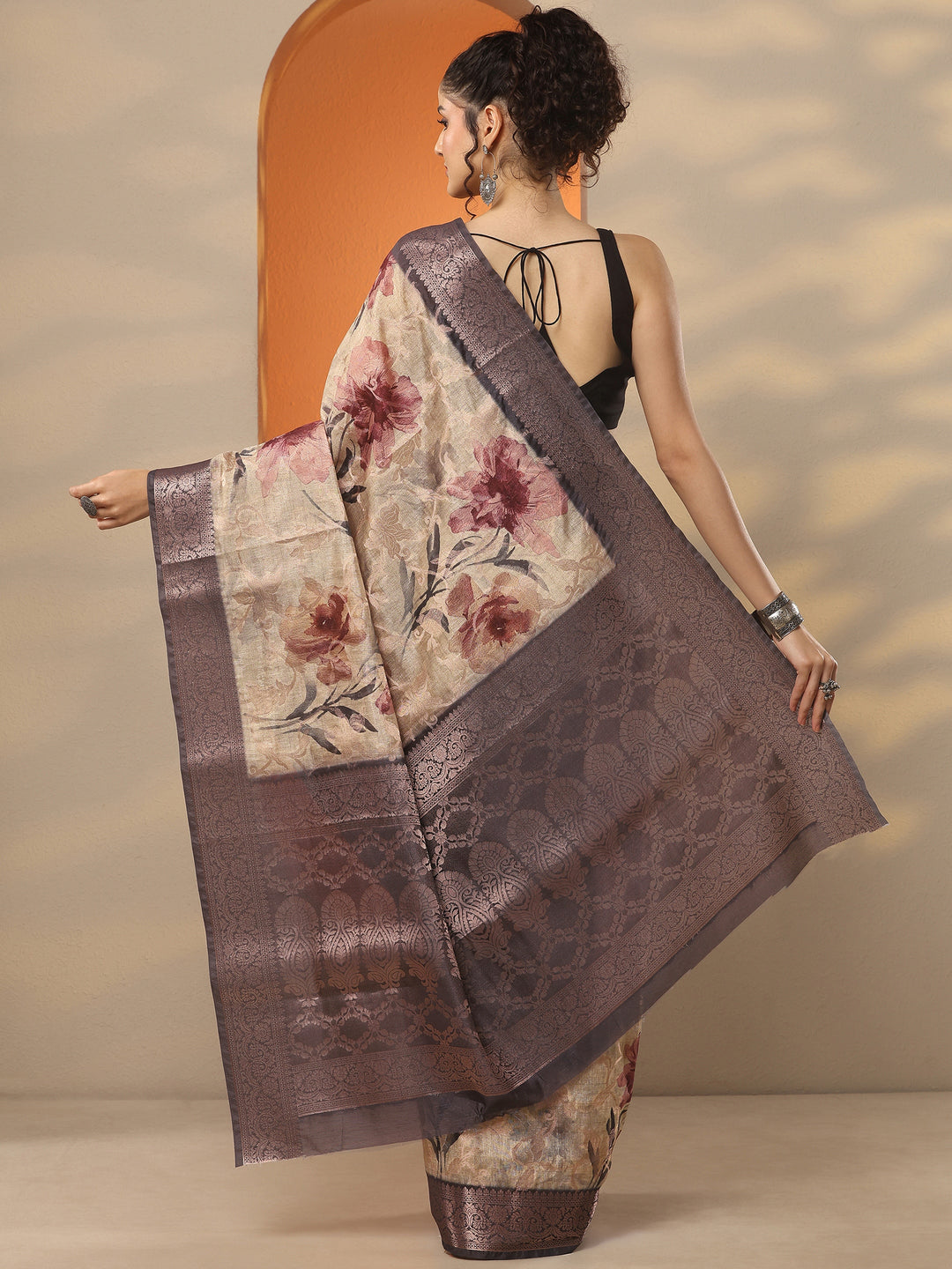 Beige Printed Silk Blend Saree With Unstitched Blouse Piece