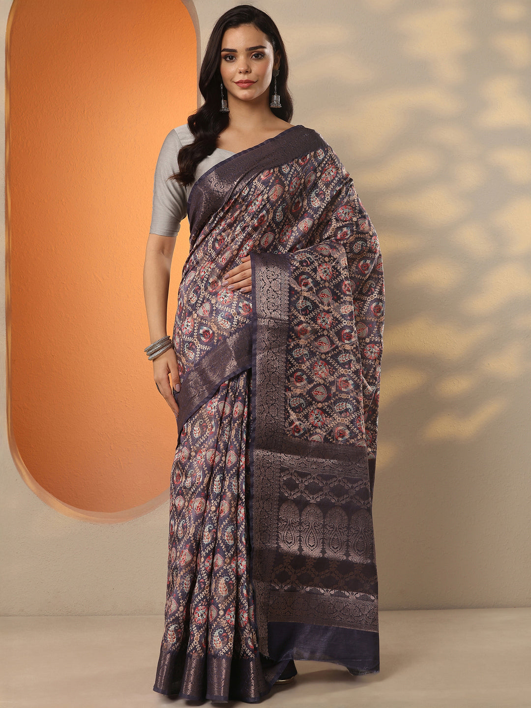 Purple Printed Silk Blend Saree With Unstitched Blouse Piece