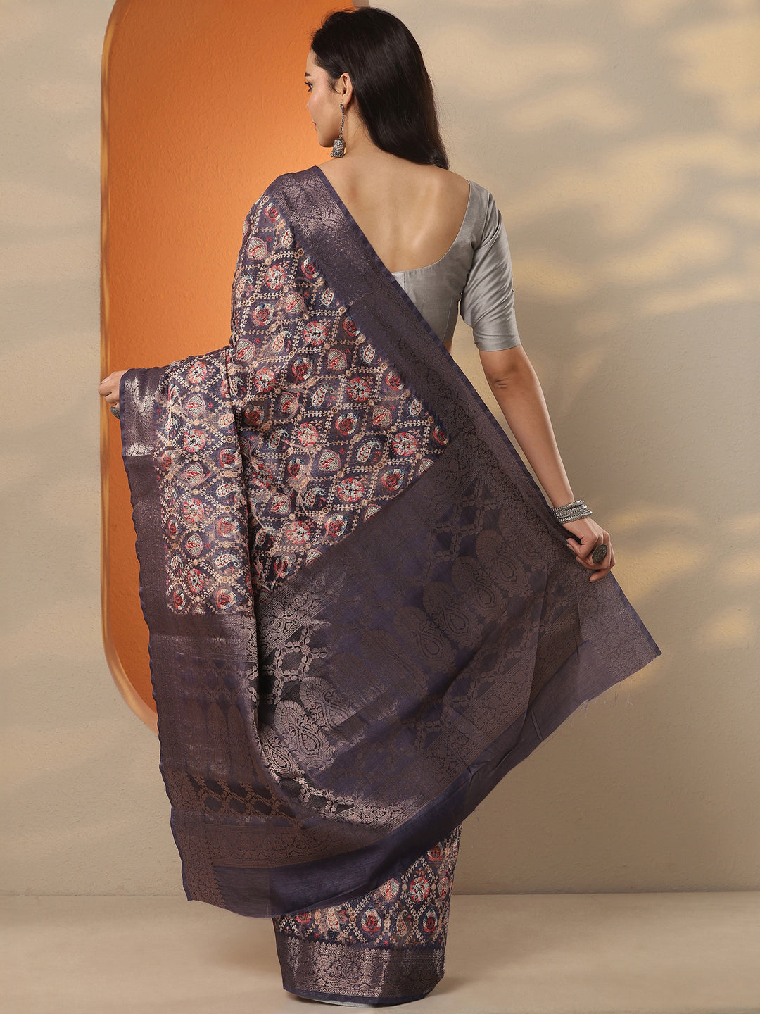 Purple Printed Silk Blend Saree With Unstitched Blouse Piece