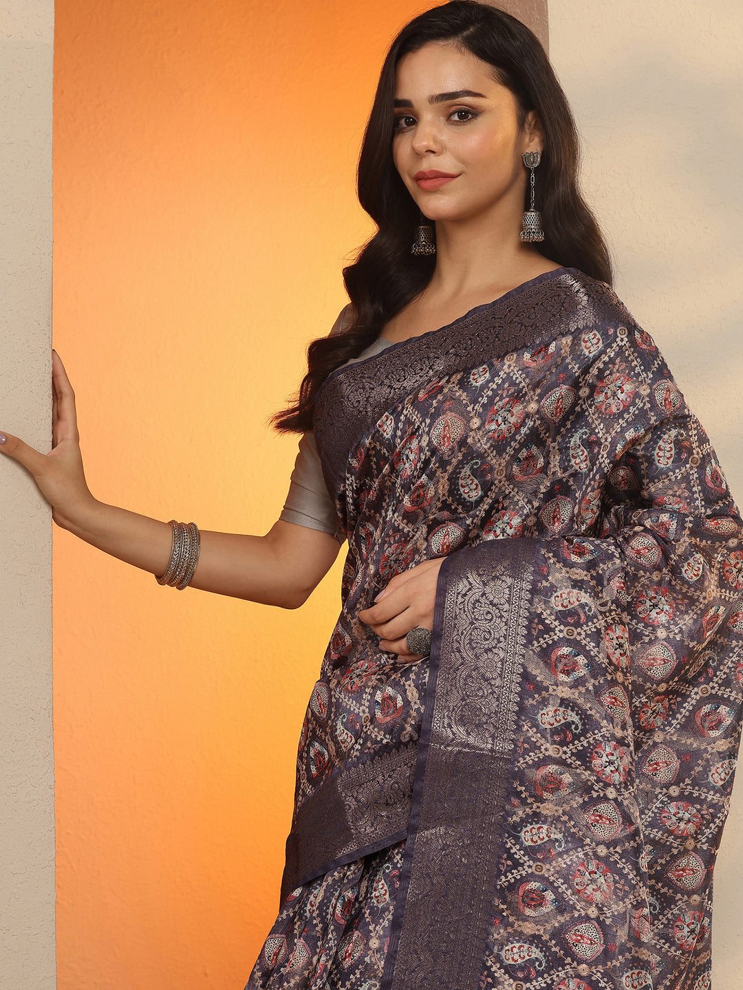 Purple Printed Silk Blend Saree With Unstitched Blouse Piece