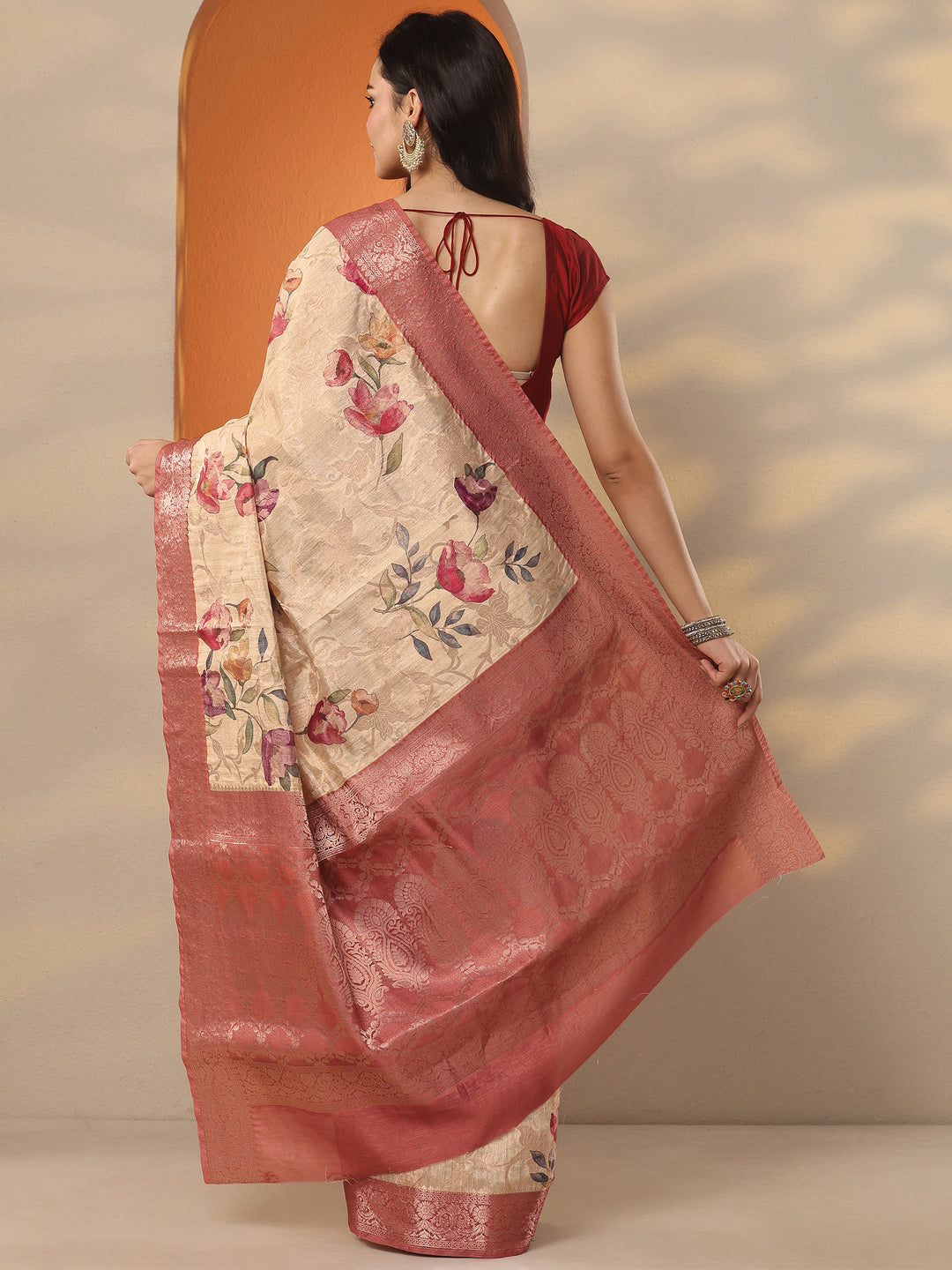 Cream Printed Silk Blend Saree With Unstitched Blouse Piece