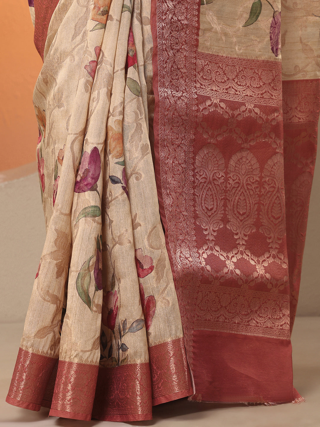 Cream Printed Silk Blend Saree With Unstitched Blouse Piece