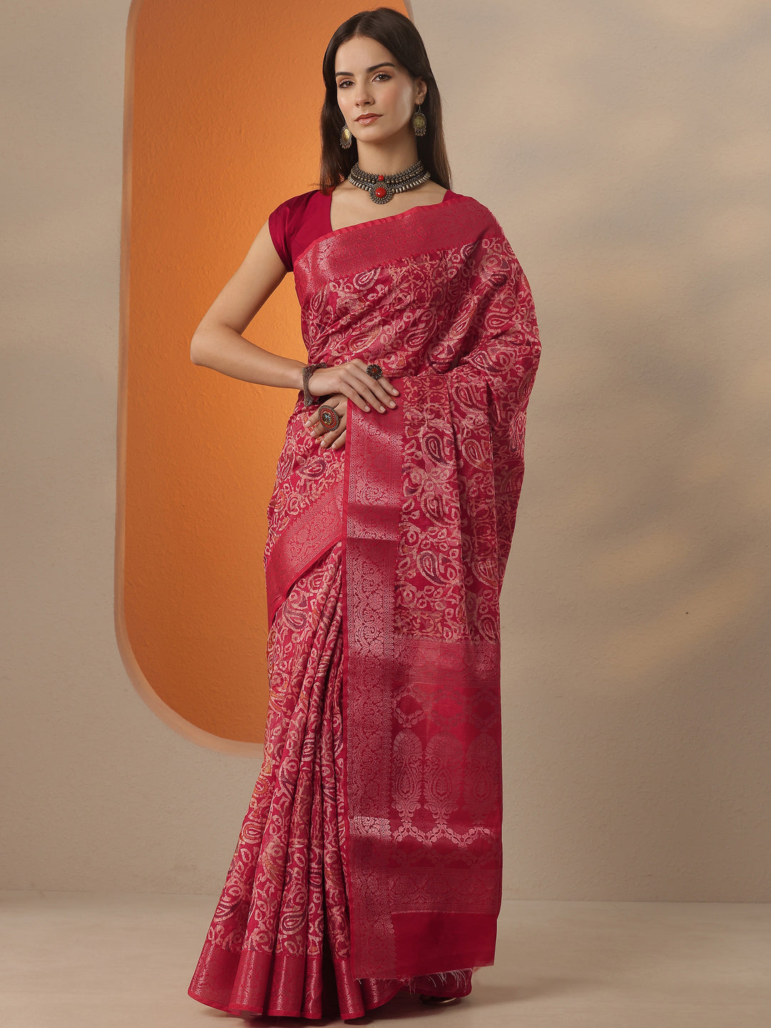 Red Printed Silk Blend Saree With Unstitched Blouse Piece