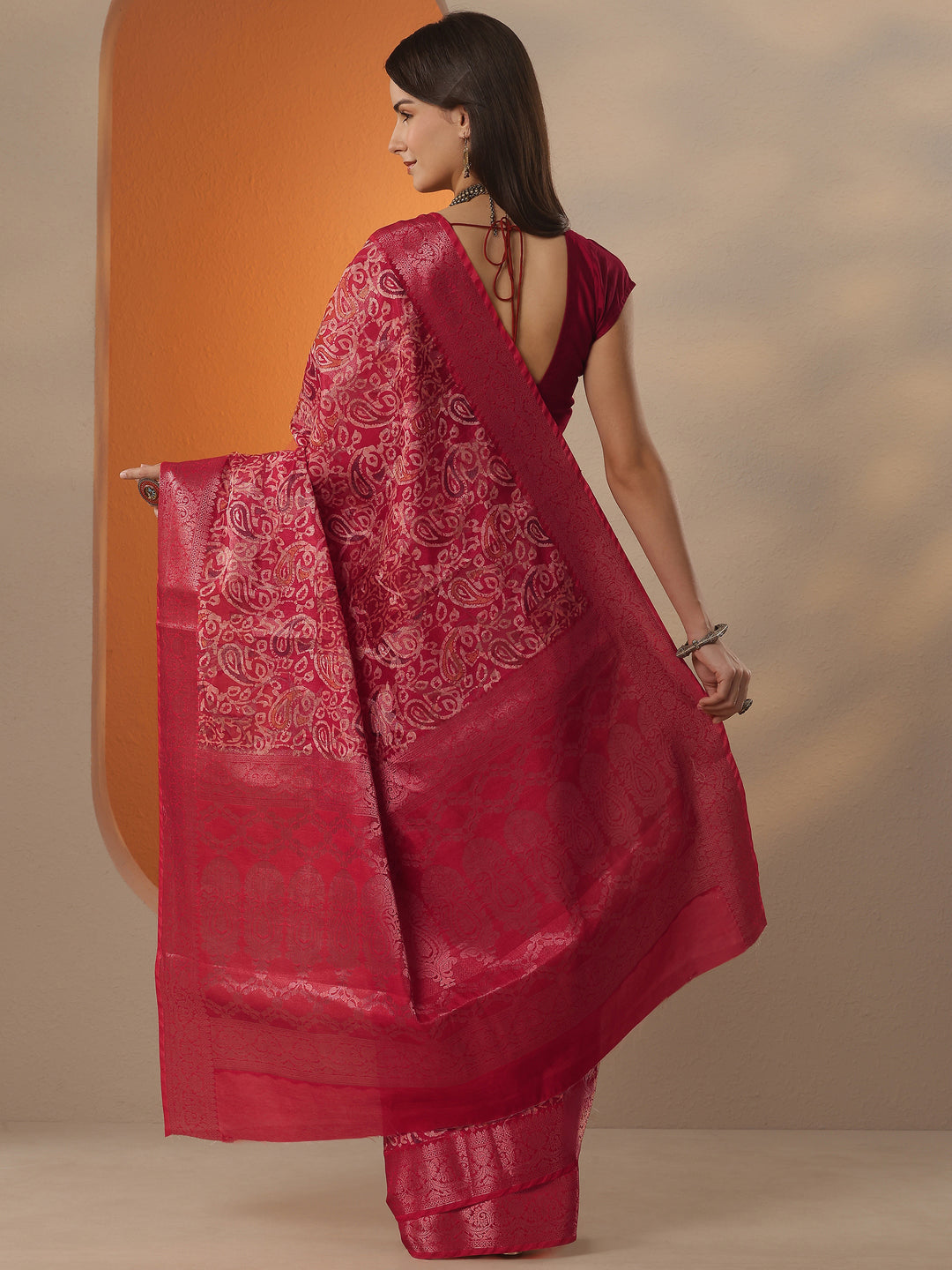 Red Printed Silk Blend Saree With Unstitched Blouse Piece