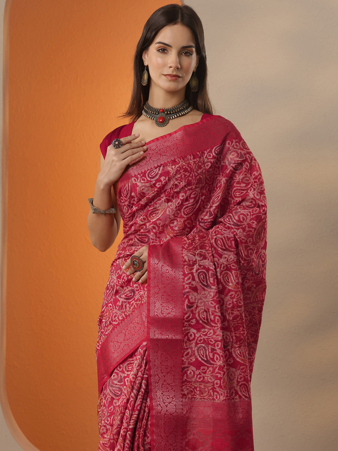 Red Printed Silk Blend Saree With Unstitched Blouse Piece