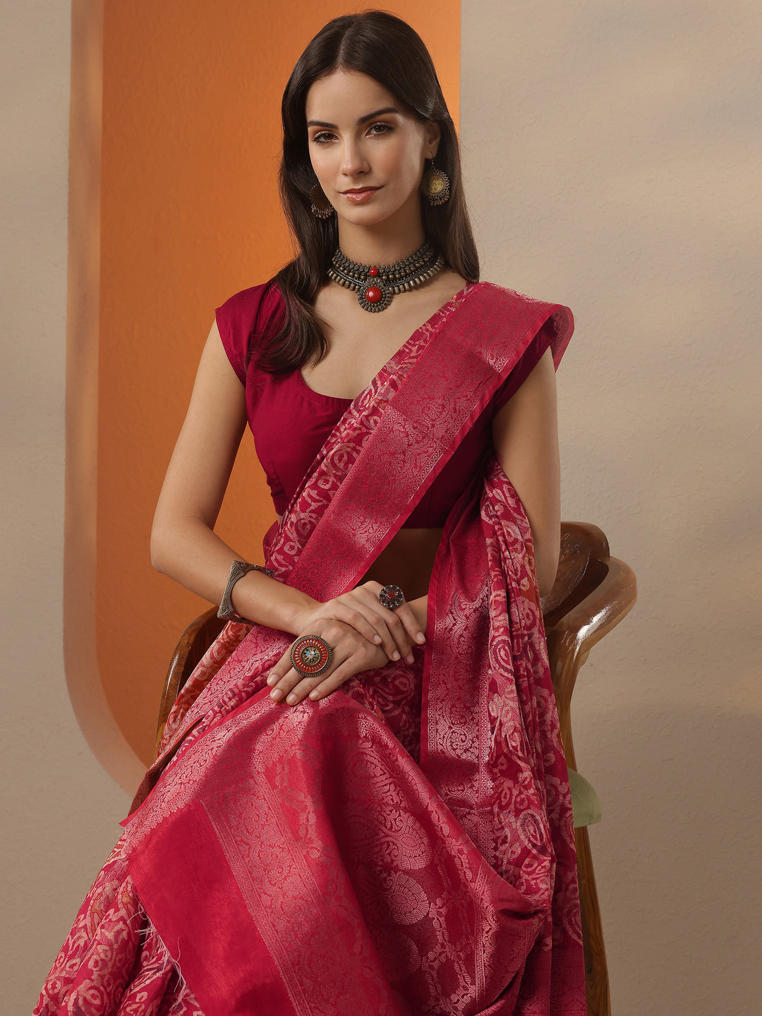 Red Printed Silk Blend Saree With Unstitched Blouse Piece