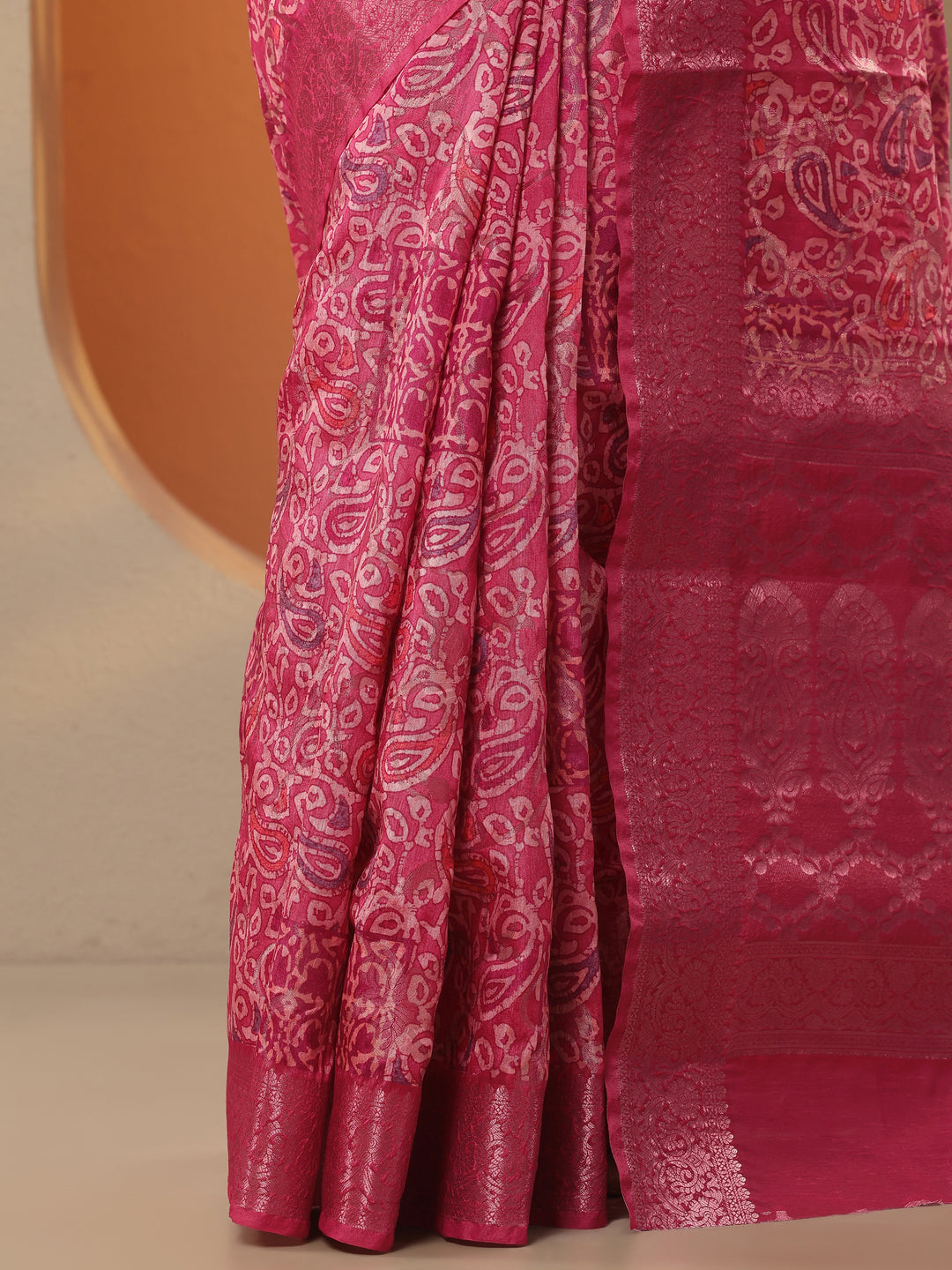Pink Printed Silk Blend Saree With Unstitched Blouse Piece