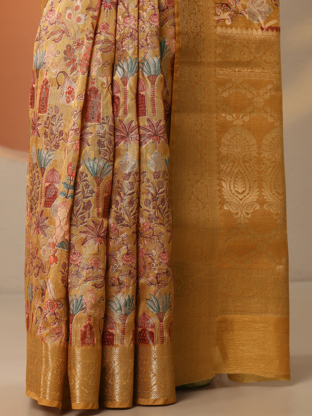 Mustard Printed Silk Blend Saree With Unstitched Blouse Piece