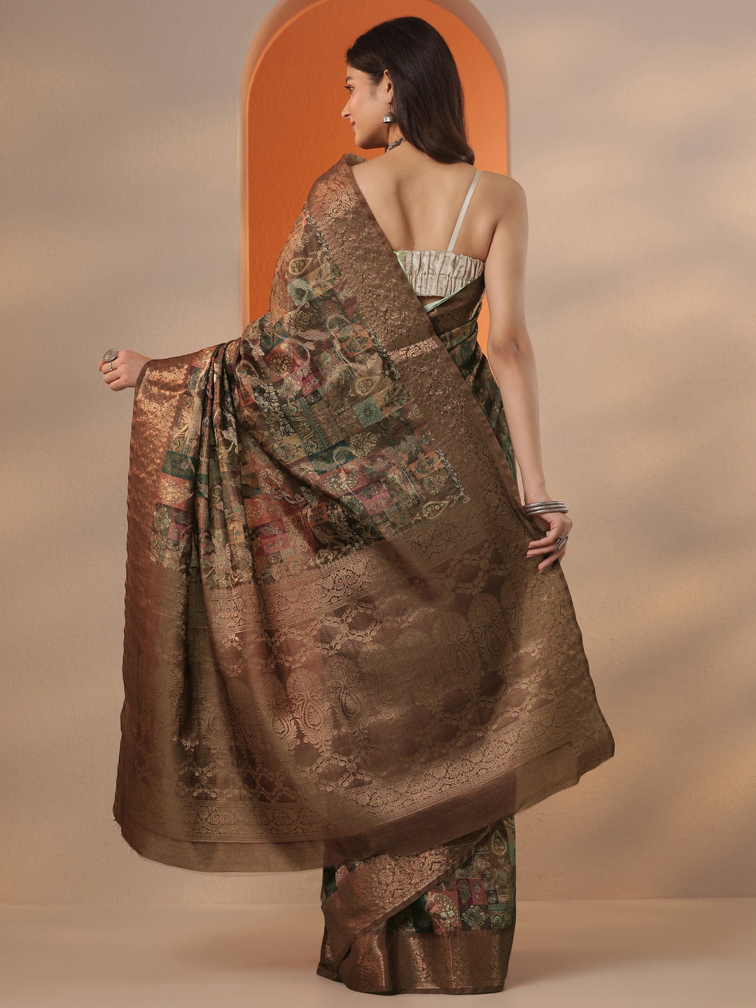 Brown Printed Silk Blend Saree With Unstitched Blouse Piece