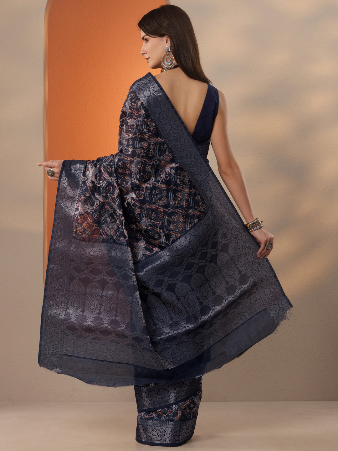 Navy Blue Printed Silk Blend Saree With Unstitched Blouse Piece