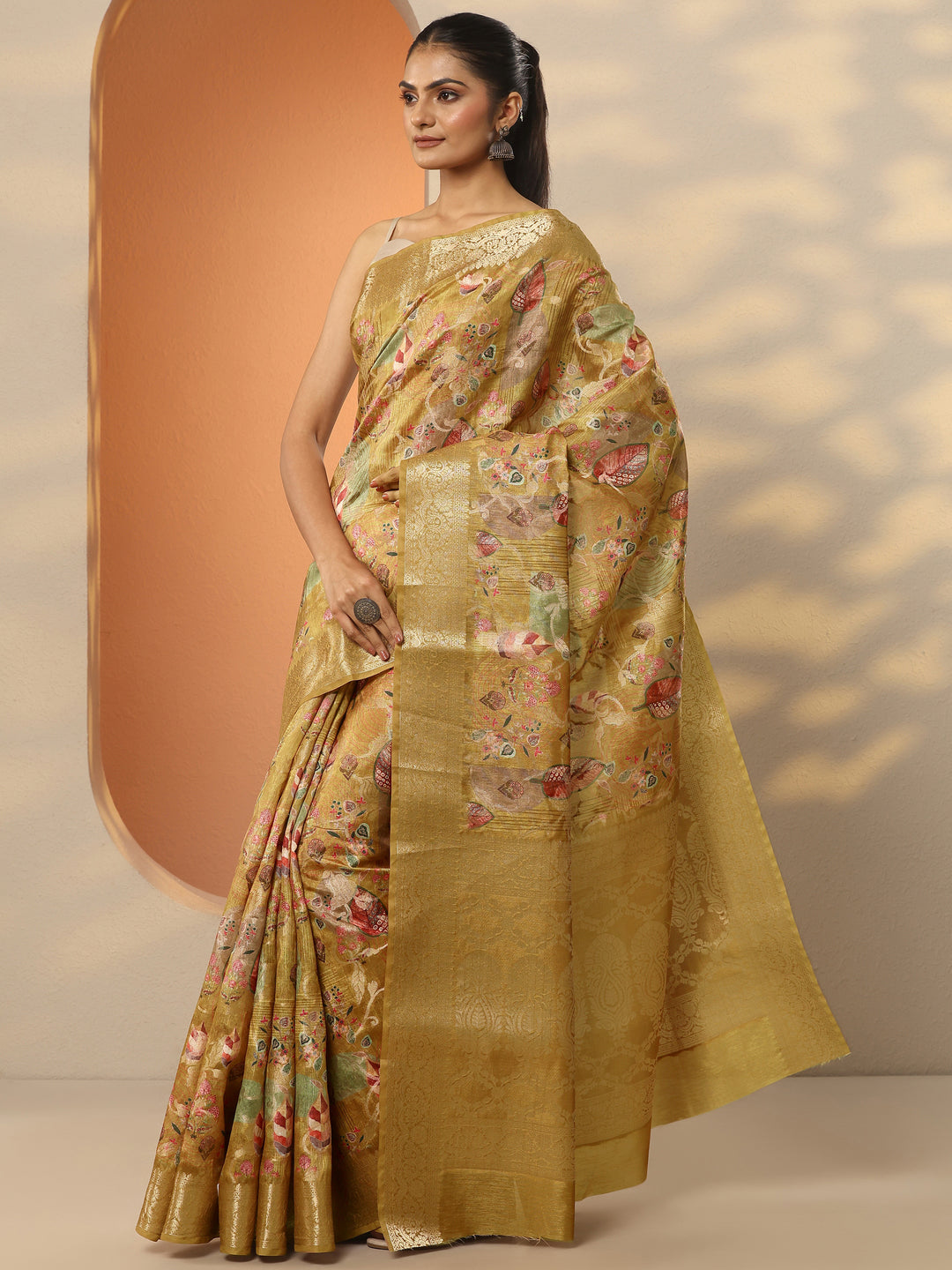 Mustard Printed Silk Blend Saree With Unstitched Blouse Piece
