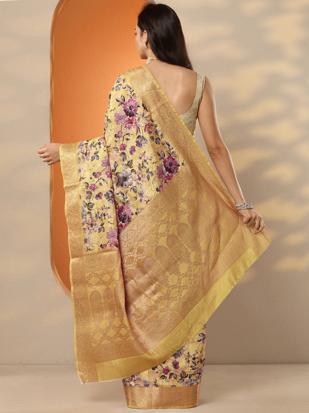 Yellow Printed Silk Blend Saree With Unstitched Blouse Piece